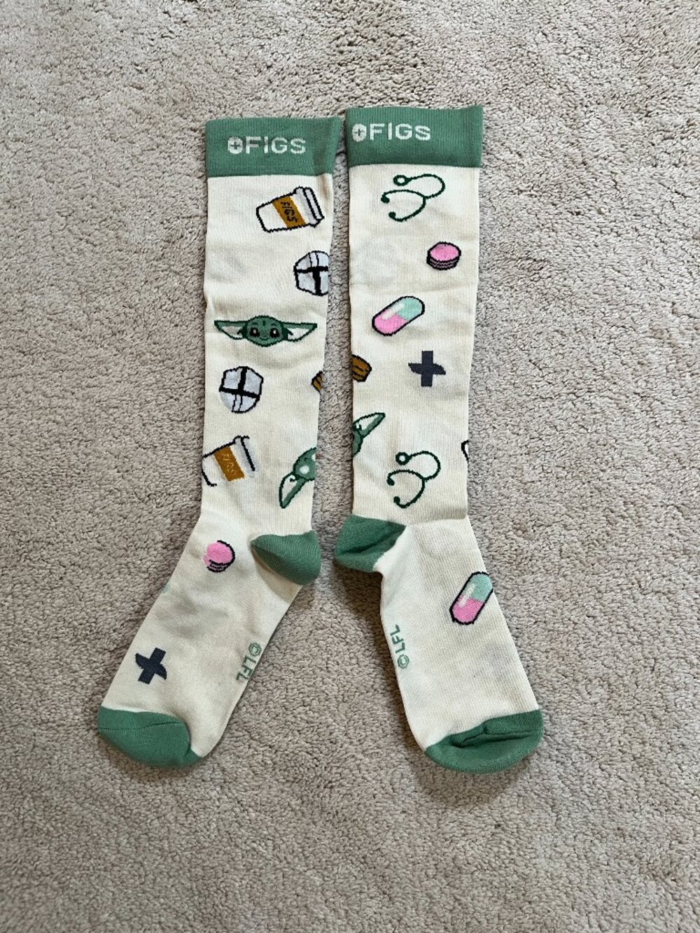 New FIGS Compression Star Wars Mandalorian Grogu Baby Yoda Socks Size M
